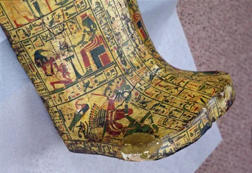 (detalle) del ataúd exterior de la momia de Nesyamun, posiblemente encontrado en Deir El-Bahri, Nuevo Reino, c.1100 a.C. (madera pintada)