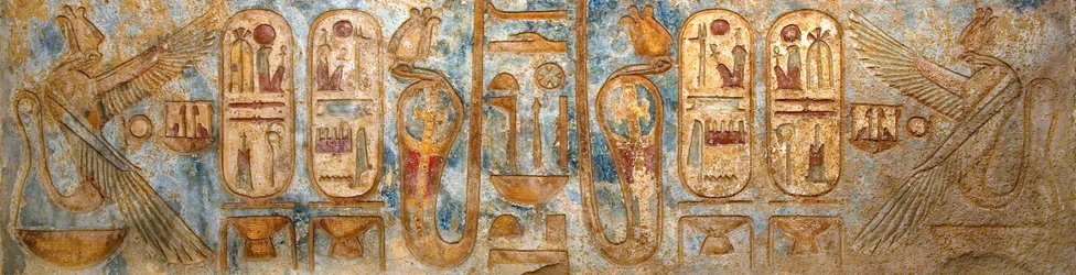 Antigüedad egipcia: fresco que representa cartuchos reales. Templo funerario de Ramsés III