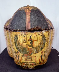 Extremo superior del ataúd de la momia de Nesyamun, posiblemente encontrado en Deir El-Bahri, Nuevo Reino, c.1100 a.C. (madera pintada)
