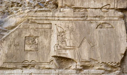 Antigüedad egipcia: relieve representando a la deidad Osiris. Tumba de Ankh-Hor (Ankh Hor) (TT414) (Dinastía XXVI, 672-525 a.C.), Luxor (Tebas), Egipto