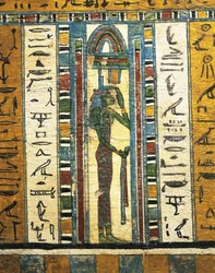 Panel de madera enlucida y pintada que representa a la diosa Isis, procedente del sarcófago de Usai, Tebas.