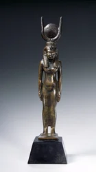 Estatua de Isis (bronce)
