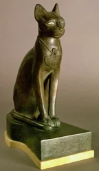 Estatuilla de un gato que representa a la diosa Bastet, con el cartucho de Psamtek I, período Saíta, c.664-610 a.C.