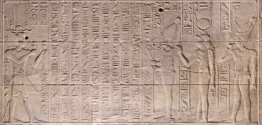 Relieves del santuario interior del templo de Philae, Asuán, Egipto