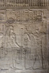 Relieves del santuario interior del templo de Philae, Asuán, Egipto
