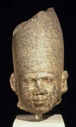 Cabeza colosal, posiblemente del rey Keops, Imperio Antiguo