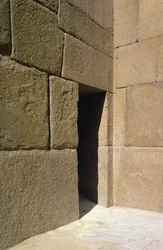 Muro de granito del templo del valle de Kefrén