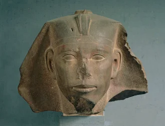 Cabeza del Rey Djedefre, de Abu Roash, Reino Antiguo, c.2565-2558 a.C. (cuarcita)