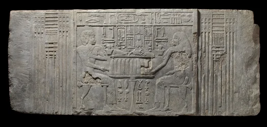 El sacerdote Sheri y su esposa Khenteyetka, con ofrendas funerarias, de la tumba de Sheri, Saqqara, Reino Antiguo