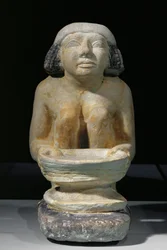 Mujer con tamiz. De Gizeh, mastaba de Djacha. Medio (piedra caliza)