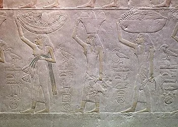 Mujeres personificando los dominios de la muerte y trayendo ofrendas, de la mastaba de Akhutotep, Reino Antiguo