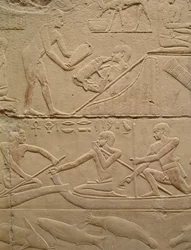Relieve que representa a un hombre cuidando a un lechón recién nacido y hombres en botes de papiro, de la Mastaba de Kagemni, Reino Antiguo