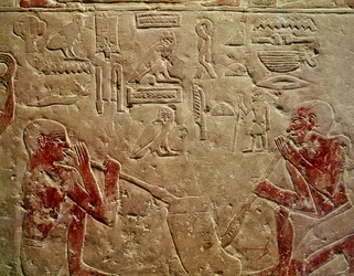 Relieve que representa sopladores de vidrio, de la Mastaba de Kaemrehu, Saqqara, Reino Antiguo, c.2325 a.C.