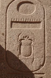 Escarabajo, emblema del poder real, lugar de Karnac