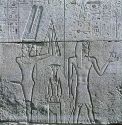 Egipto, Tebas Antigua, Luxor, Karnak, relieve del dios Min y Felipe III Arrideo en el Gran Templo de Amón