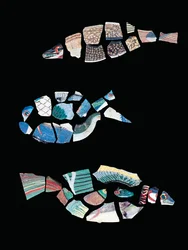 Tres incrustaciones fragmentarias de peces de mosaico, período Ptolemaico-Romano, c.1st siglo a.C. - 1st siglo d.C.