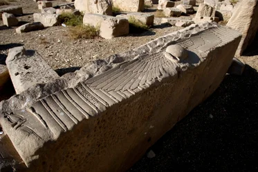 Antigüedad egipcia: arquitrabe del templo dedicado a Hathor, Denderah, Egipto