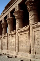 Arquitectura egipcia: vista del Templo de Hathor en Dendera