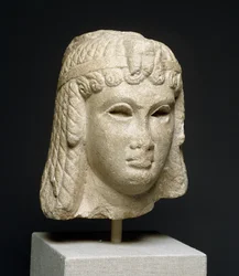 Cabeza de una reina con una peluca pesada, posiblemente Cleopatra VII (69-30 a.C.)