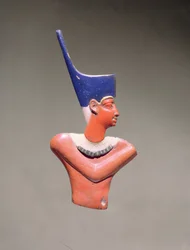 Figura incrustada de un rey