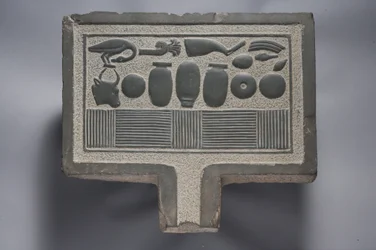 Mesa de ofrendas (grauvaca)