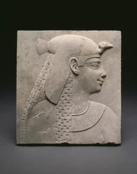Placa de relieve que representa a una reina o diosa, período ptolemaico