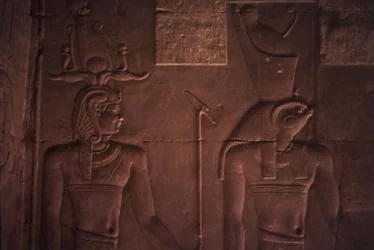 Relieve que representa a Ptolomeo XII (c.112-51 a.C.) y Horus