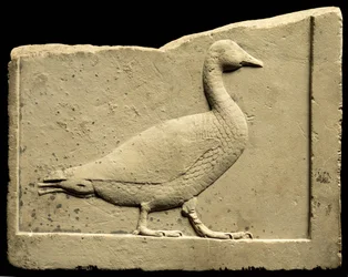 Relieve que representa un ganso (piedra caliza)