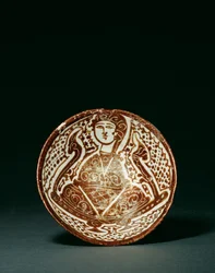 Cuenco cónico figural de lustre marrón rico fatimí