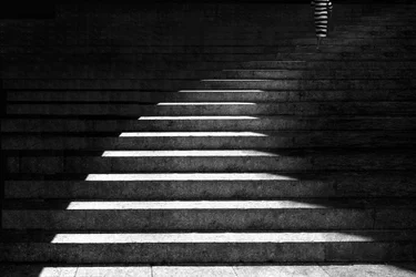 Escaleras de luz y sombra