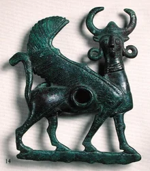 Bocado de caballo en forma de toro alado con cabeza humana, de Luristán, Irán