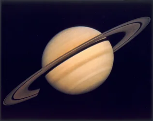 Saturno y sus anillos, fotografiados por Voyager 1