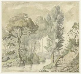 Paisaje forestal con una colina a la derecha y agua en el centro