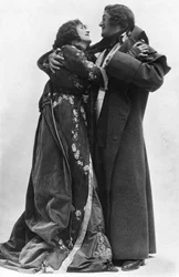 Julia Neilson y Fred Terry en El Pimpinela Escarlata, c. 1905