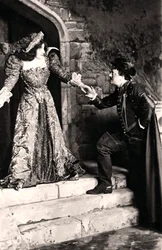 Julia Neilson y Fred Terry en una escena de Dorothy O The Hall
