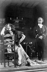 Julia Neilson y Horace Hodges en El Pimpinela Escarlata, c1905