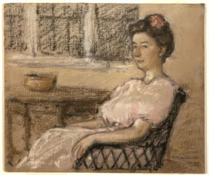 Mujer sentada en rosa