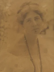 Retrato de Julia Hall McCune 1882-1971, c. 1898