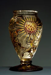 Jarrón de vidrio ahumado con decoraciones de esmalte, ca 1890, por Emile Galle, Nancy, Francia