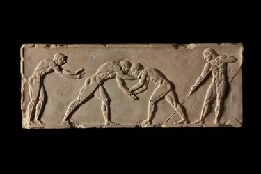 Base de jugador de pelota, lado frontal. Parte de la base de jugador de pelota de Endoios. De Atenas, c. 510 a.C.