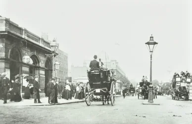 Estación de Baker Street, Marylebone Road, Westminster LB: mirando al este por Baker Street, 1895