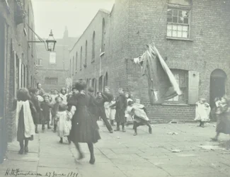 Bishops Court: vista general, Londres, 1899