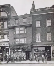 Bishopsgate, de Historic London Buildings por Alfred y John Bool (f.1850-1900) y Henry Dixon (1820-92)