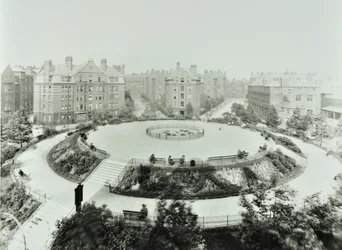Boundary Estate: Arnold Circus, vista de jardines públicos y apartamentos, Londres