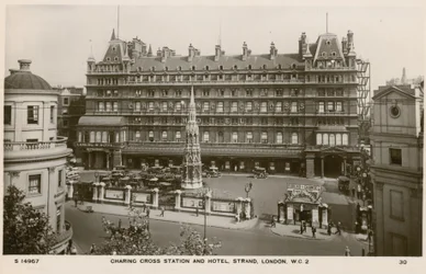 Estación y Hotel de Charing Cross, Strand, Londres