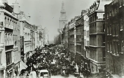 Cheapside, mirando al este hacia Bow Church, Ciudad de Londres, 1880