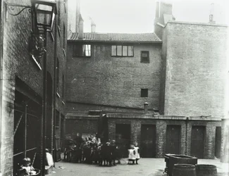 Dufferin Street: Costermongers Buildings, Londres, 1896