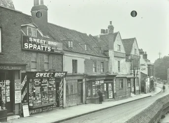 Eltham High Street: mirando al oeste desde Saint John