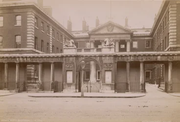 Vista exterior del Almirantazgo