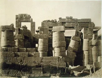 Vista exterior del hipóstilo del gran templo de Karnak
